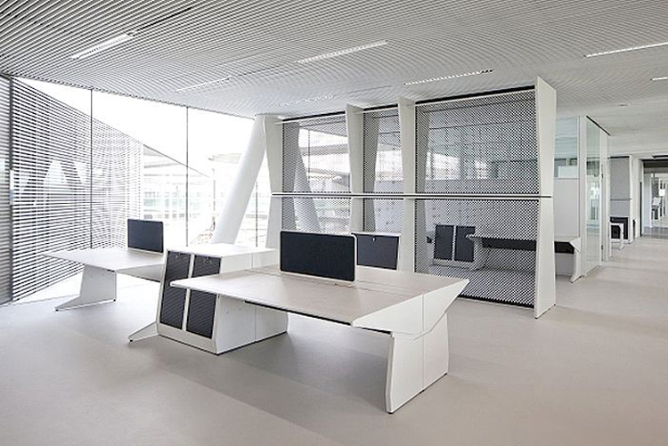 辦公室裝修設(shè)計(jì)中如何合理搭配設(shè)計(jì)好窗戶？(圖2)