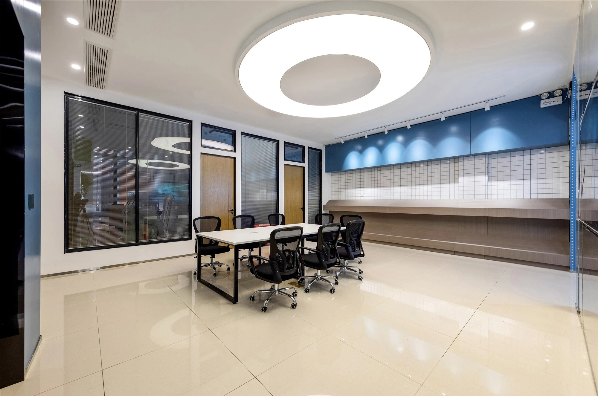 【案例賞析】武漢市車都天然氣營(yíng)業(yè)廳完工實(shí)景展示，開(kāi)放多元，活力共享！(圖3)