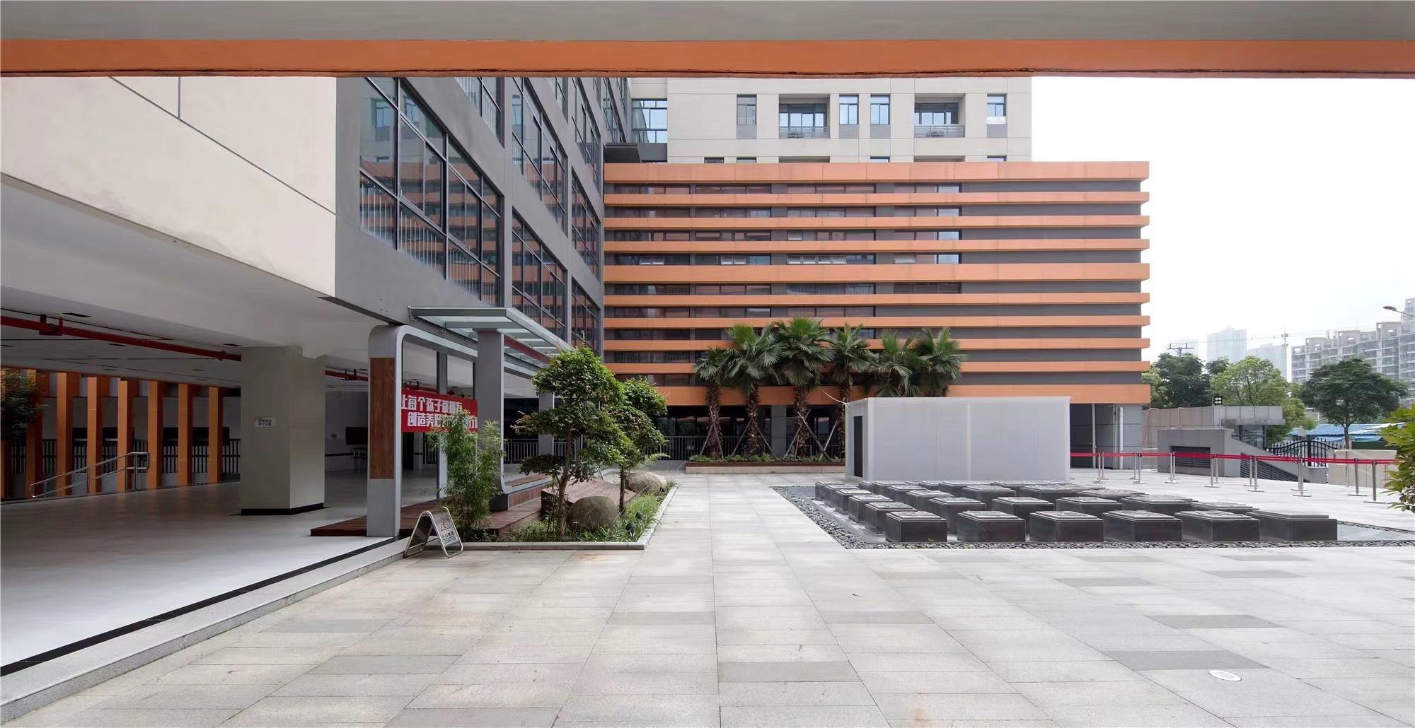 【學(xué)校案例】今泰裝飾在武漢市先后完成了與紅領(lǐng)巾學(xué)校6個(gè)校區(qū)的項(xiàng)目交付！(圖3)