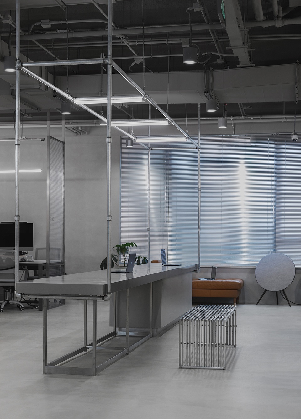 辦公室裝修設(shè)計(jì),粗狂的線條走進(jìn)工業(yè)之美！(圖5)